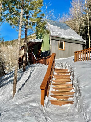 Exterior detail - Cozy Mountain Cabin Retreat - 5 Mins from Ski Monarch~ Welcome to RockyTop Cabin! (Salida)
