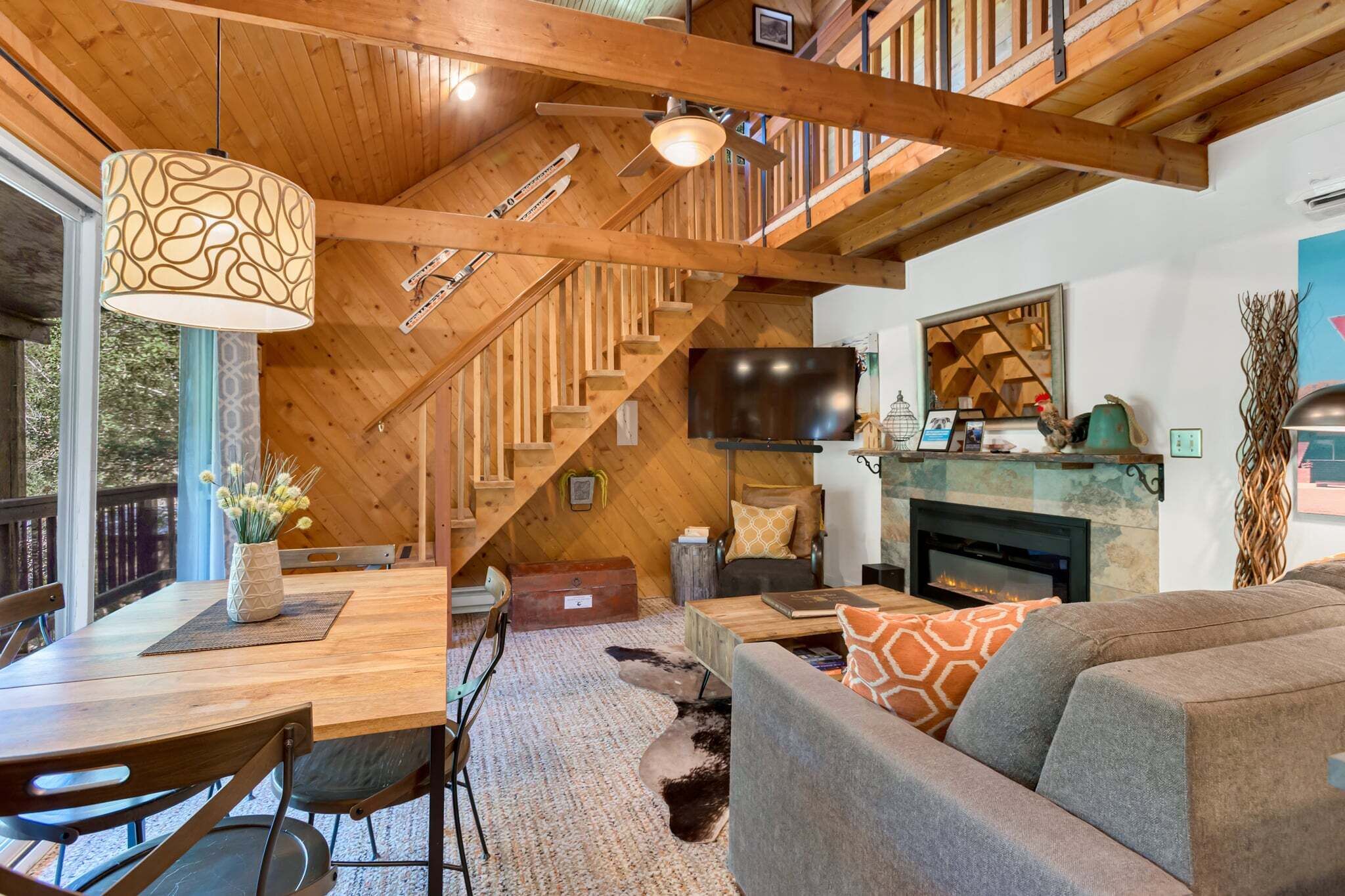 Smart TV, fireplace, books, stereo