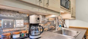 Dog Friendly • Close to Monarch Mountain • King Bed