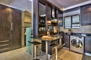 Basic Double Room | Living area | TV - Bay Point Apartment on Beach Road (Cape Town)