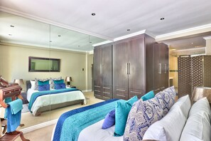 Basic Double Room | Free WiFi - Bay Point Apartment on Beach Road (Cape Town)