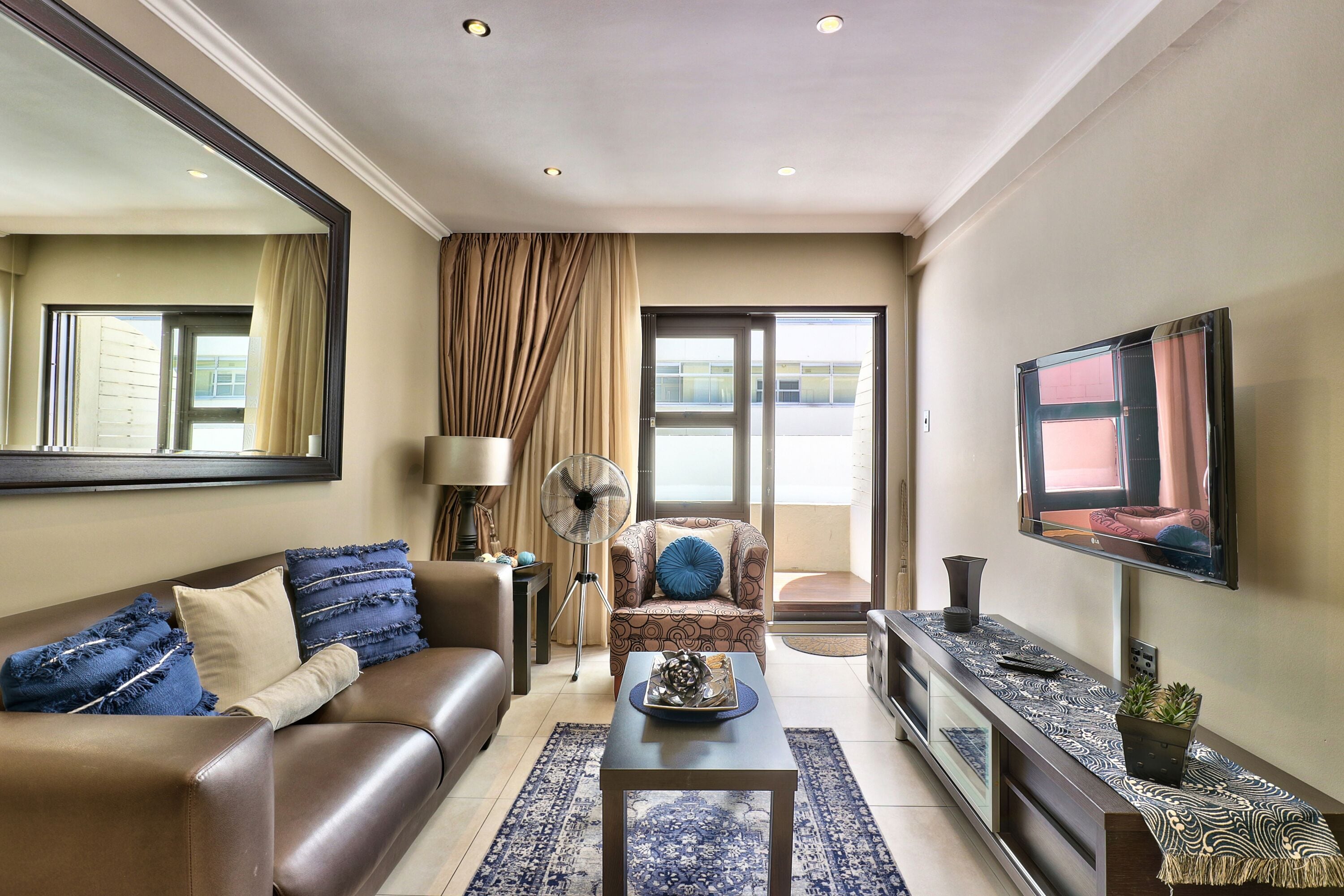 Basic Double Room | Living area | TV