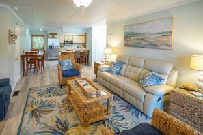 Smart TV, fireplace - Marooned Mariner, Tybee Island (TYBEE ISLAND)