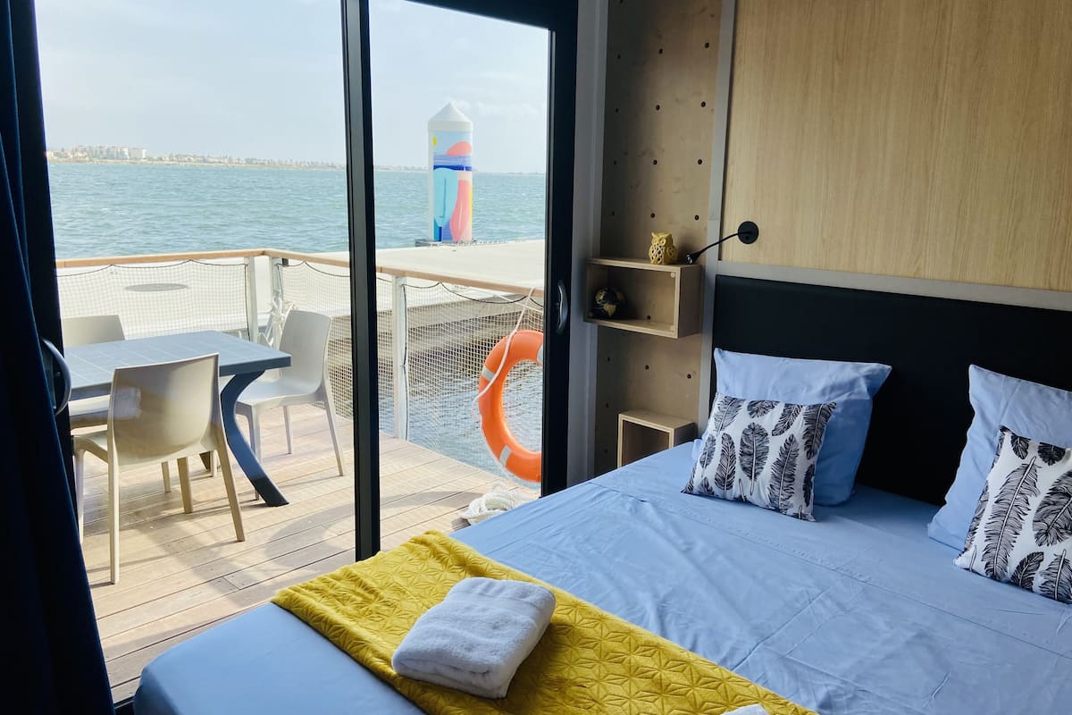 LodgeBoat côté Grand Large | 1 habitación, wifi gratis y ropa de cama