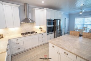 冰箱、微波炉、烤箱、炉灶