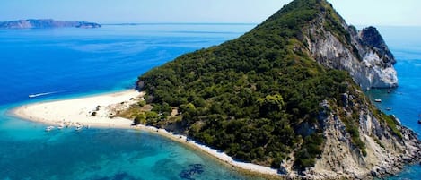 Na praia, espreguiçadeiras