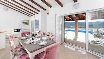 Biệt thự (Luxury Villa) | Phòng ăn