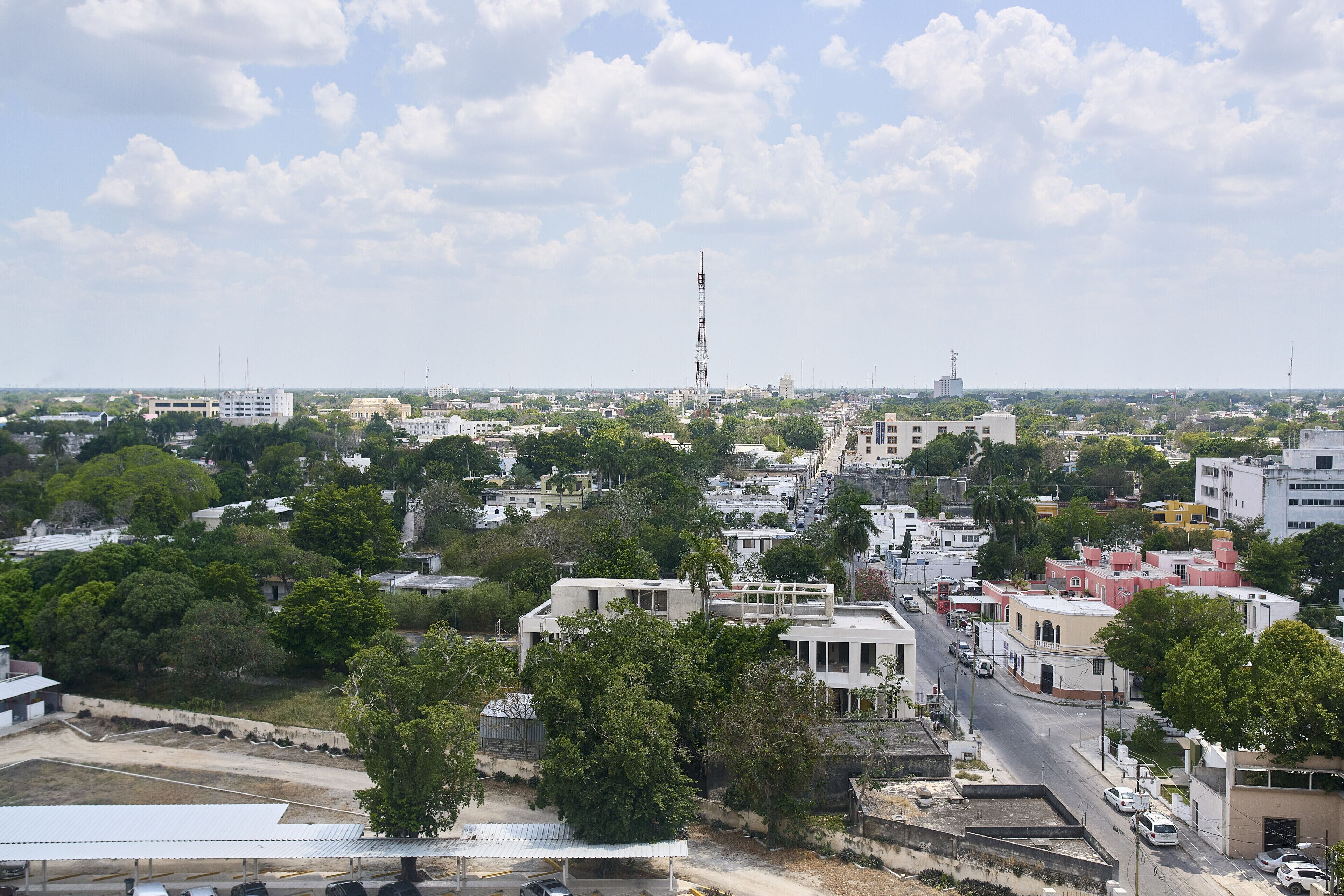 premium bedding, in-room safe, desk, laptop workspace