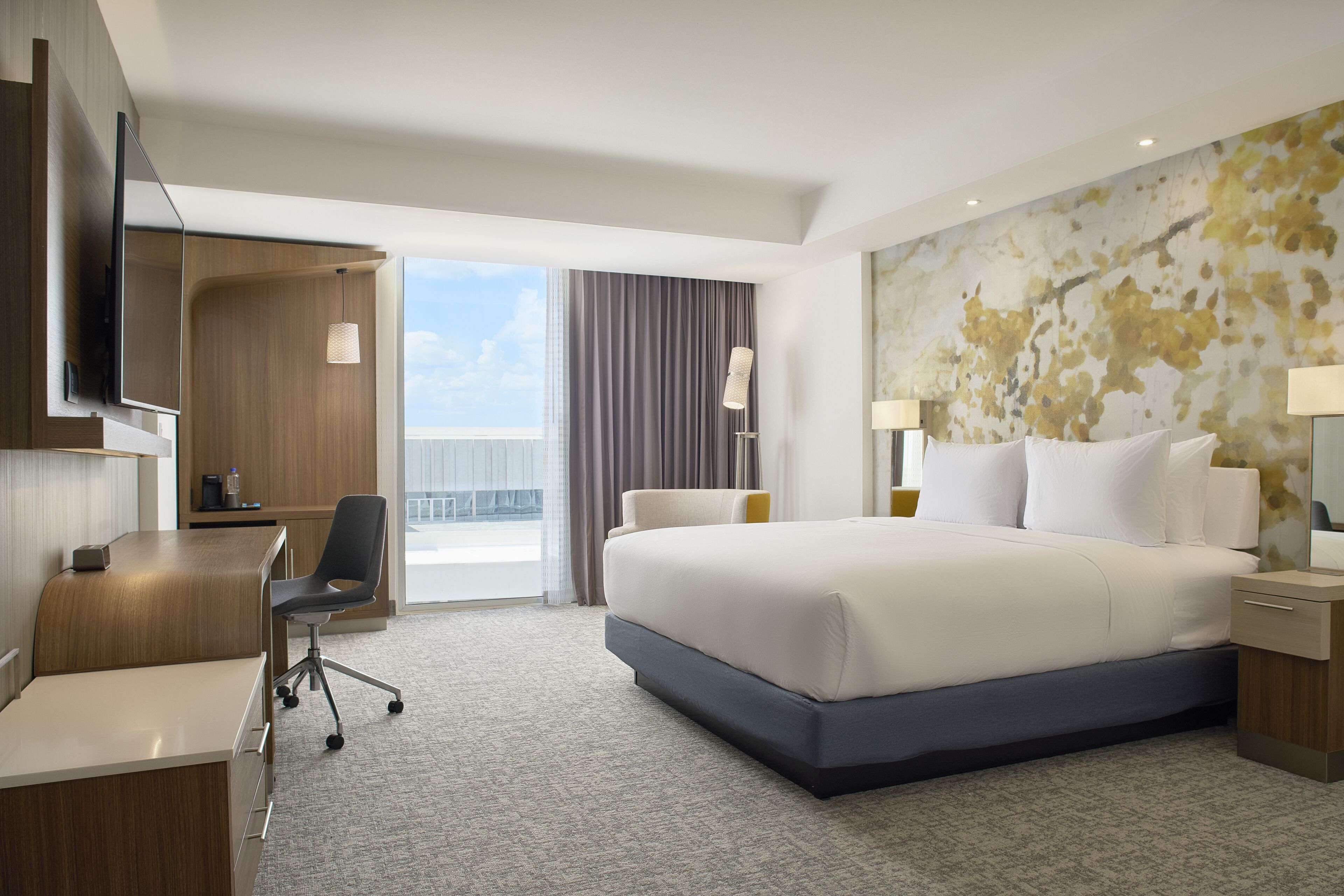 premium bedding, in-room safe, desk, laptop workspace