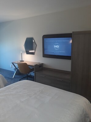 Standard Room | Premium bedding, down duvets, in-room safe, individually decorated - Holiday Inn Express & Suites Jackson by IHG (Jackson)