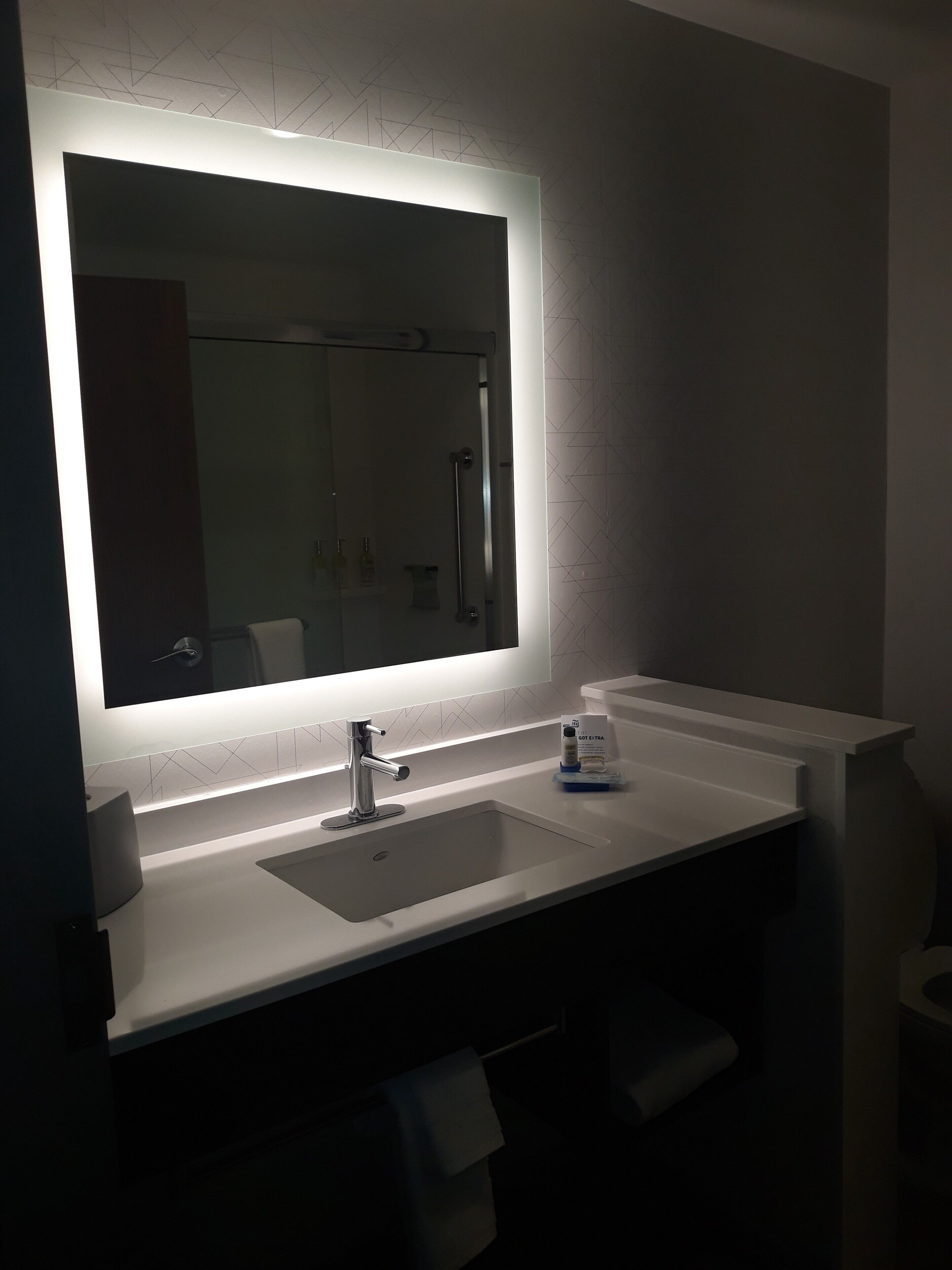 standard room, 1 king bed, accessible (communication) | bathroom | combined shower/bathtub, hydromassage showerhead, designer toiletries