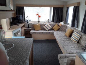 House, Multiple Beds | Interior - 2 bed Caravan Approx 10 Mins From Beach Suzie 2 (Hull)