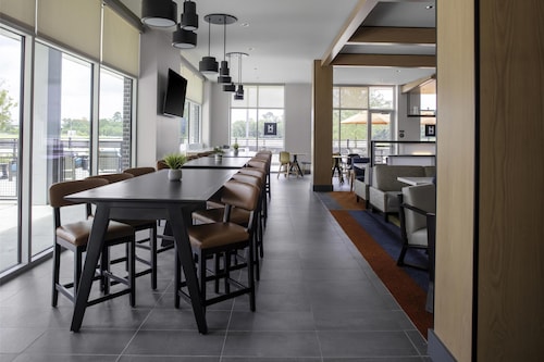 Hyatt House The Woodlands / Shenandoah