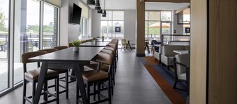 Hyatt House The Woodlands / Shenandoah