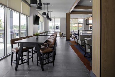 Hyatt House The Woodlands / Shenandoah