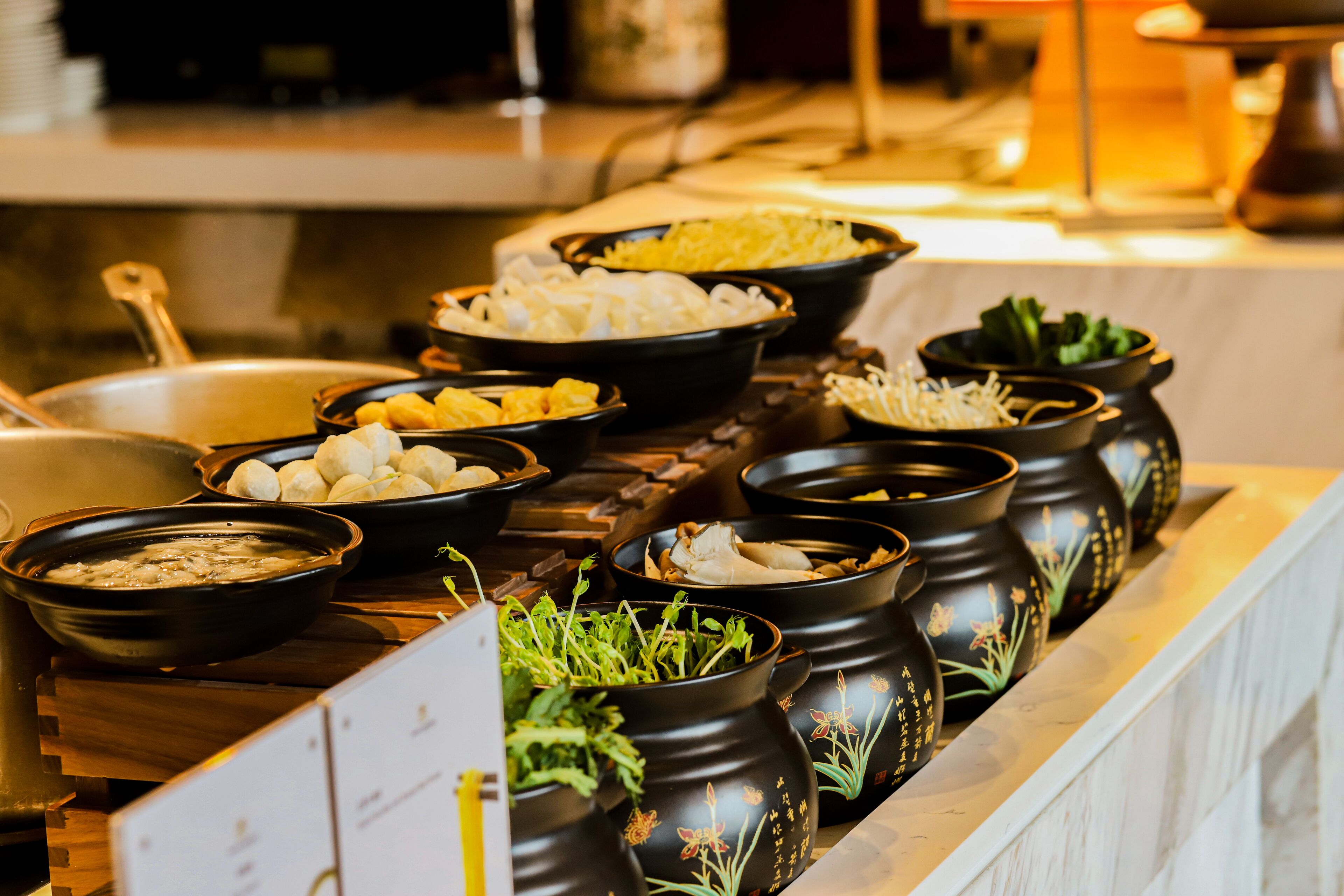 Daily buffet breakfast (CNY 100 per person)