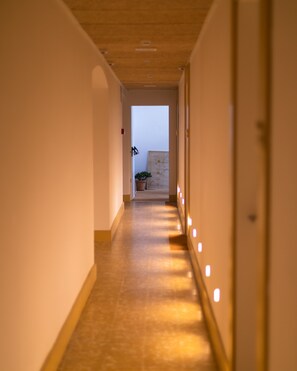 32-吋智慧型電視、數位頻道、電視、Netflix