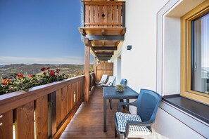 Terrace/patio - Apartment “Schlern Gfliererhof” with Mountain View, Wi-Fi, Garden & Balcony (Völs am Schlern)