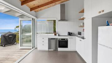 Fridge, microwave, oven, coffee/tea maker