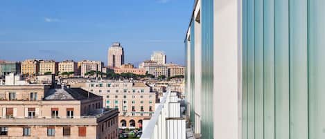 Grand Apartment | Balcony