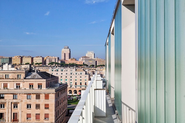 Grand Apartment | Balcony