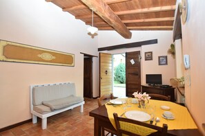 Casa familiar, 1 cama matrimonial, en el área del jardín (Casa La Magnolia) | Sala de estar | Televisión de pantalla plana 