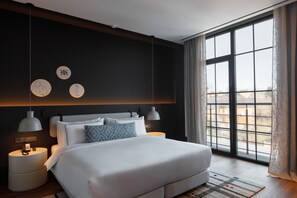 Superior-rum | Sängtillbehör av högsta kvalitet och värdeförvaringsskåp på rummet