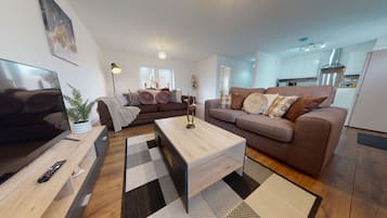 Apartment, Private Bathroom | Lounge