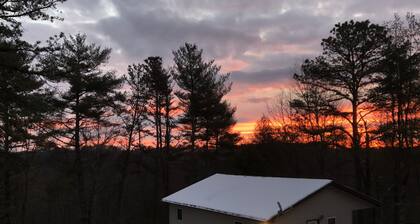 Cabin 4 Fall asleep to the sound of the New River's Song