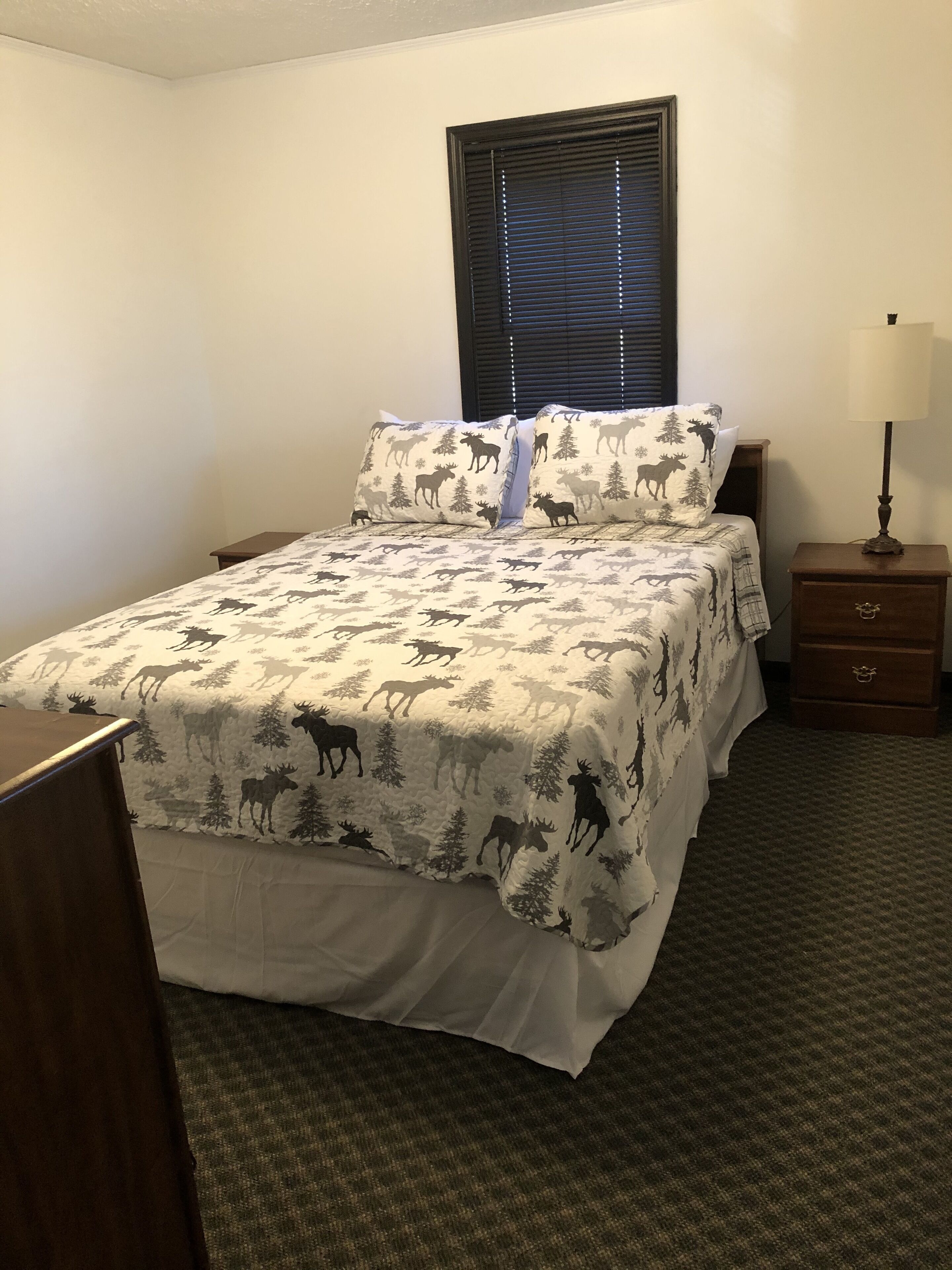 2 室のベッドルーム、WiFi (無料)、ベッドシーツ