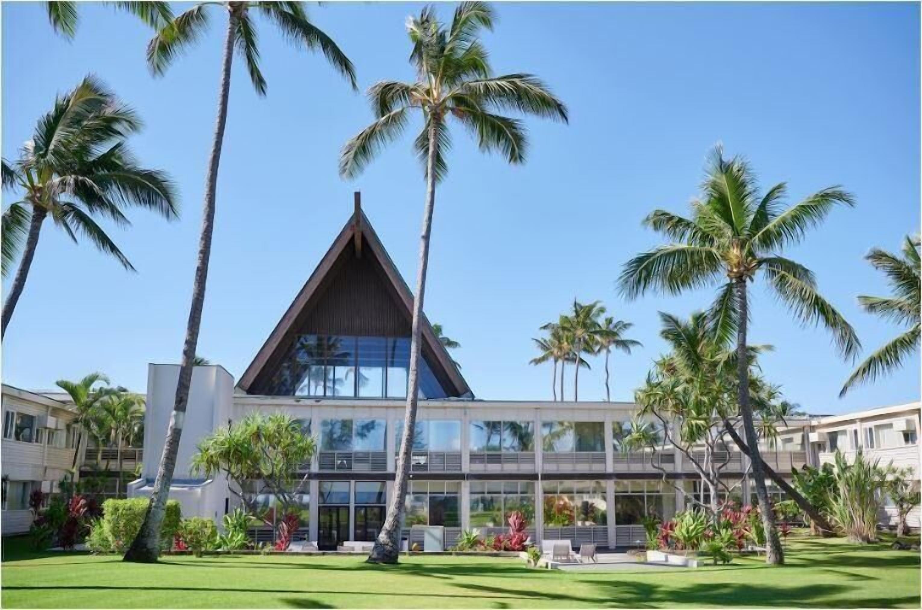 Tropical Gardens View Room w\/ WiFi, Large TV, & Mini Refrigerator