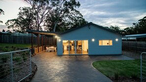 Exterior - Scribbly Gum - Pet Friendly - 15 Mins Drive to Hyams Beach (Basin View)