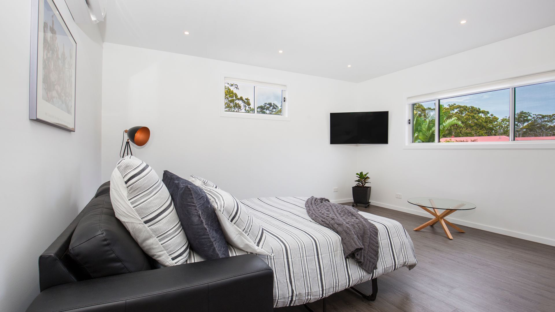 1 slaapkamer, een strijkplank/strijkijzer, reisbedje, gratis wifi