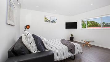 1 slaapkamer, een strijkplank/strijkijzer, reisbedje, gratis wifi