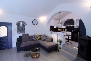 House, 3 Bedrooms | Living area