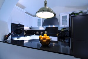 House, 3 Bedrooms | Private kitchen