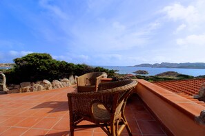House, 3 Bedrooms | Terrace/patio