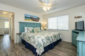 2 bedrooms, iron/ironing board, free WiFi, bed sheets - A Getaway Retreat A 2/2 Pet Friendly (Bradenton Beach)