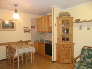 Frigorifero, microonde, macchina per tè/caffè, tostapane