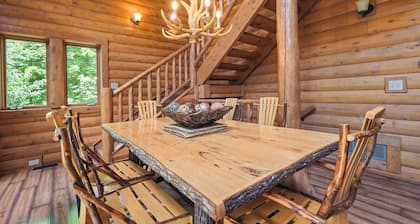 4 BR Mountain Cabin | Private Hot Tub | Ski-in/Ski-out | Sleeps 13 Guests!
