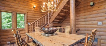 4 BR Mountain Cabin | Private Hot Tub | Ski-in/Ski-out | Sleeps 13 Guests!
