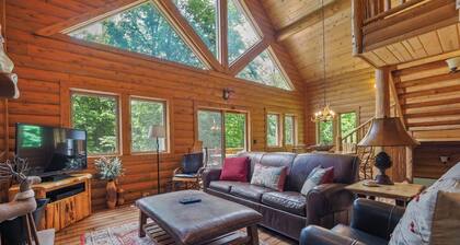 4 BR Mountain Cabin | Private Hot Tub | Ski-in/Ski-out | Sleeps 13 Guests!