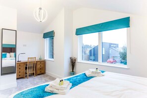 2 habitaciones, tabla de planchar con plancha, wifi y ropa de cama 