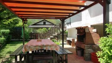 屋外ダイニングエリア