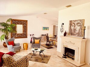 Smart TV y chimenea