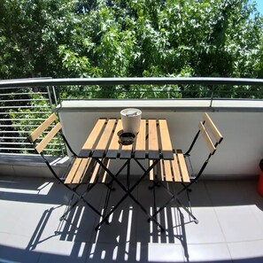 Outdoor dining - Happy Rabbit 1, Beautiful Apartment in Thessoloniki (Thessaloniki)