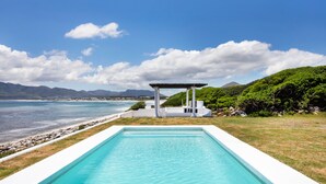 Unclassified image, 4 of 25, button - Hopper House (Cape Town)
