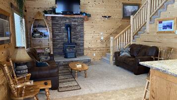 Televisión y chimenea