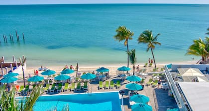 Glistening, waterfront home Private pool, 45â Dock and Cabana Club with beach