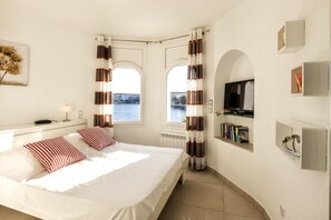 3 chambres, fer et planche Ă repasser